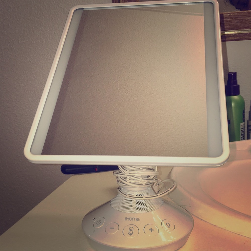 ihome Bluetooth makeup mirror with lights.